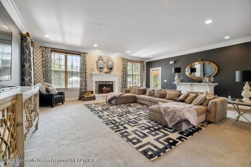 6 Courtney Ct, East Freehold NJ 07728-9563 exterior