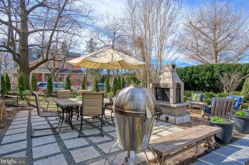 102 Cornwall St, Leesburg VA 20176-2804 exterior