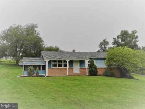 14 Brick Ln, Marsh, PA 19520-9078