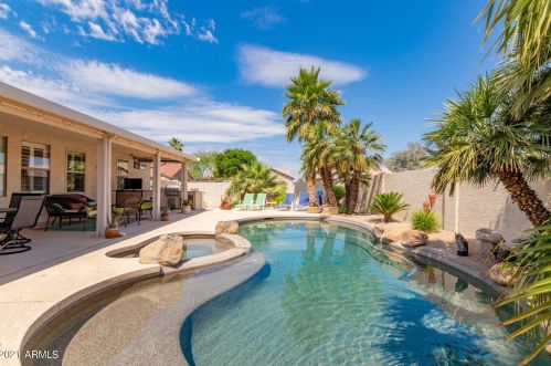 1412 Westchester Dr, Chandler, AZ 85249-8547