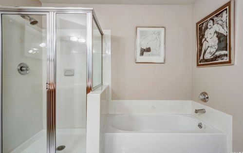 127 Cinnamon Ct, Huntington Station NY  11747-8711 exterior