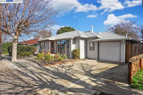 111 Manor Dr, West Pittsburg, CA 94565-3208