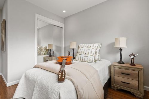 1128 Manzanita Dr, Pacifica CA  94044-4347 exterior