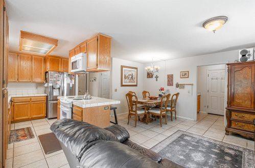 108 Duchess Ct, Windsor CA  95492-8043 exterior