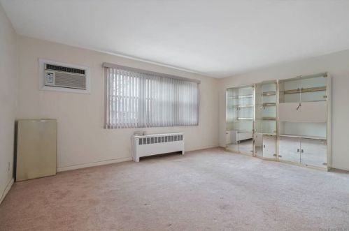 15524 89th St, Jamaica, NY 11414-2406