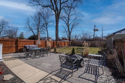 535 Front St, Green Brook NJ  08812-1009 exterior