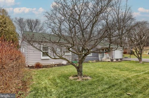 817 Old Forge Rd, Rudytown, PA 17070-2529