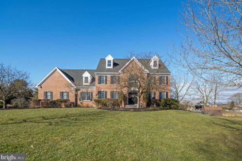 14 Spruce Dr, Southampton, PA 18966-5338