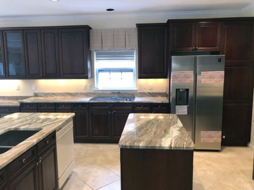 24 Hamlet Dr, Mount Sinai NY  11766-3002 exterior