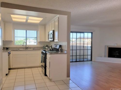 5325 Denny Ave, North Hollywood CA  91602-3218 exterior
