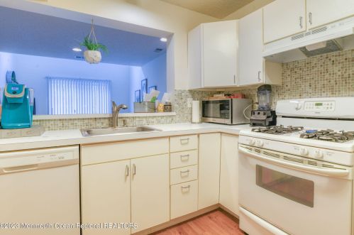 43 Phoenix Ct, Tinton Falls NJ  07712-7772 exterior