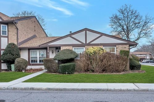 119 Greenmeadow Dr, Deer Park, NY 11729-5624