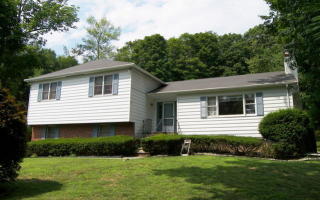 27 Bayberry Hill Rd, Mahopac, NY 10541-4402