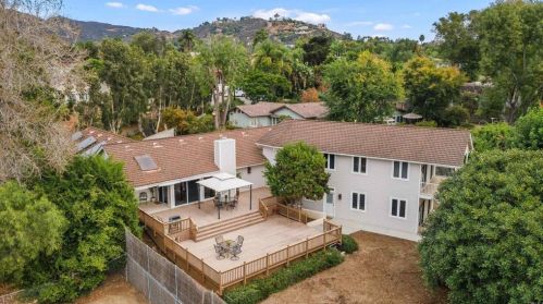 3304 Silver Oak Ln, Vista CA  92084-6614 exterior