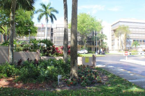 2800 46th Ave, Hollywood FL  33021-2926 exterior