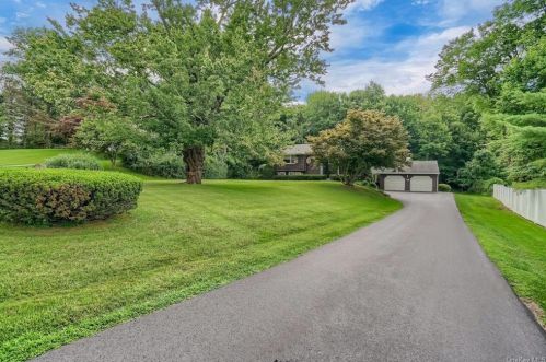 60 Stuart Rd, Mahopac, NY 10541-1821
