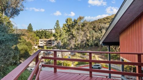 1942 Los Encinos Ave, Glendale CA  91208-2113 exterior