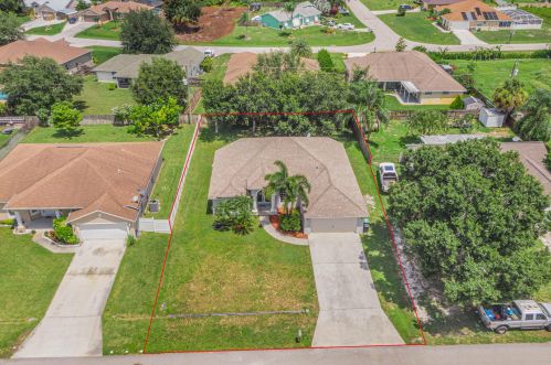 385 Jeanne Ave, Fort Pierce, FL 34953-3105