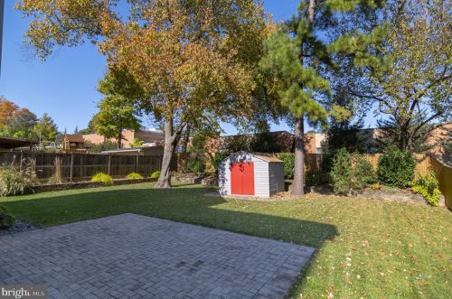 6906 Kenfig Dr, Falls Church VA  22042-3826 exterior