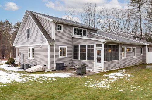 70 Mill Rd, North Hampton, NH 03862-2322