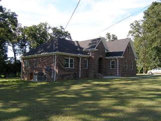 203 Richland Dr, Shelbyville, TN 37160-3734
