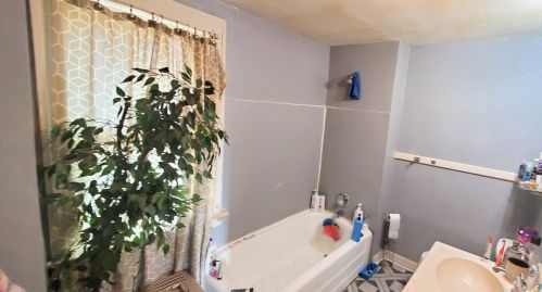 1403 Neshannock Blvd, New Castle PA  16105-2410 exterior