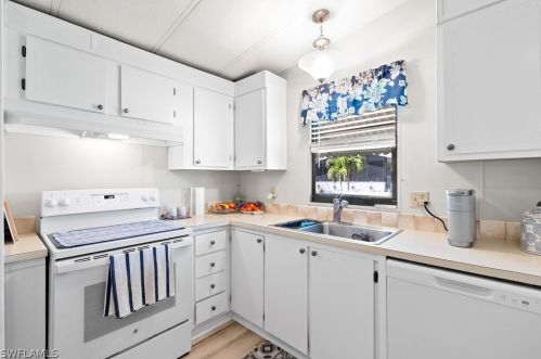 26248 Queen Mary Ln, Bonita Springs FL  34135-6536 exterior