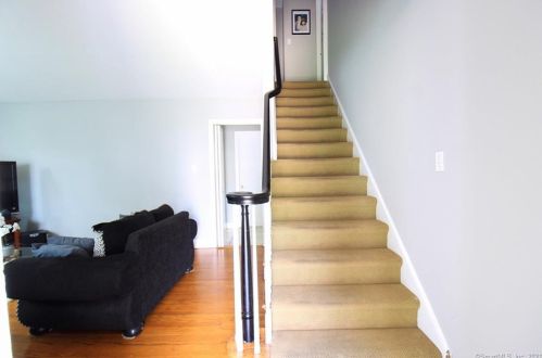 187 Greenfield Dr, Bridgeport, CT 06606-4433