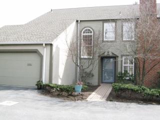 1966 Meadow Ln, Reading, PA 19610-2710