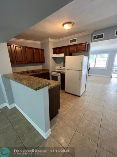 3757 41st St, Hollywood, FL 33023-6262