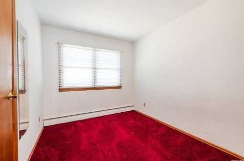 620 Dyre Ave, West Islip NY  11795-3312 exterior