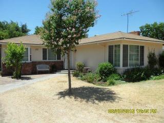 2505 Adoline Ave, Fresno, CA 93705-4605