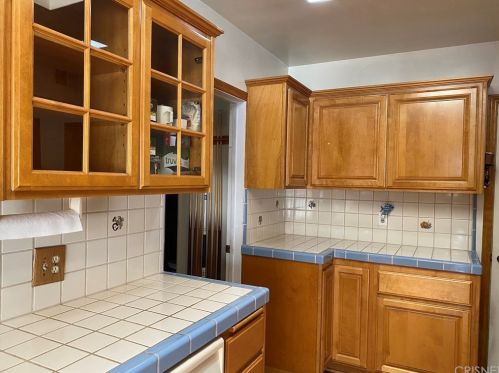 24421 Shadeland Dr, Santa Clarita CA  91321-3616 exterior