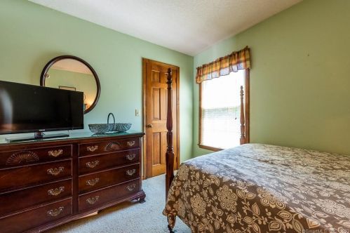 13 Dennison Rd, Essex CT  06426-1352 exterior