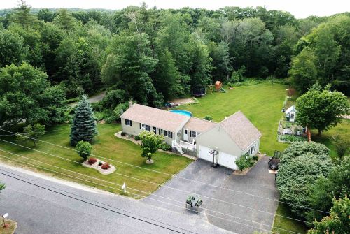 7 Olesen Rd, Derry NH 03038-4847 exterior