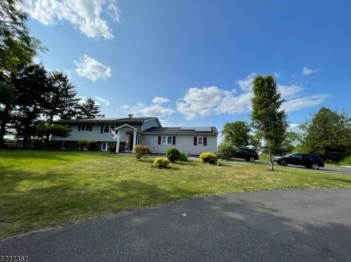 69 Amwell Rd, Flemington NJ  08822-1942 exterior