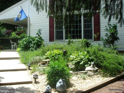 210 Hoernerstown Rd, Hummelstown PA  17036-9503 exterior