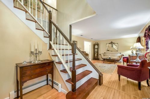 83 Drew Dr, Eastport, NY 11941-1334
