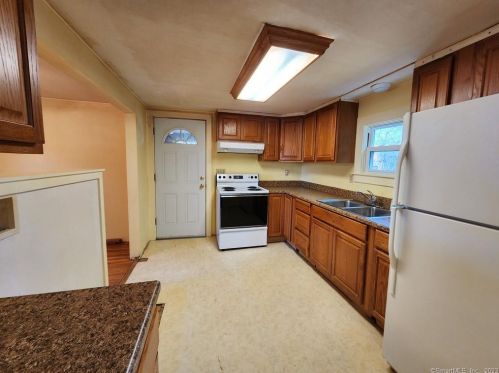 176 Great Neck Rd, Waterford, CT 06385-3701