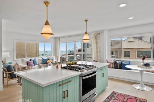 212 41st St, Manhattan Beach CA  90266-3141 exterior