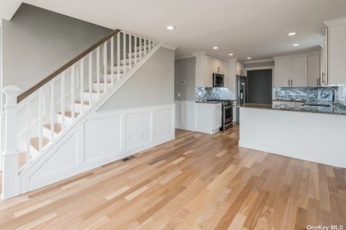 232 44 St, North Lindenhurst NY 11757-2307 exterior