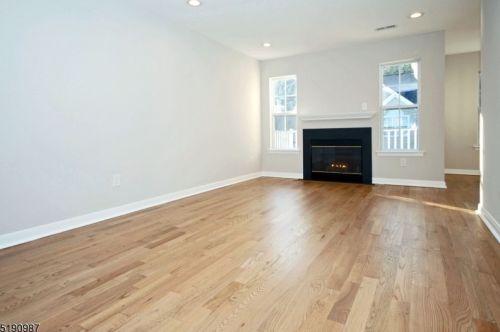 16 Springholm Dr, Berkeley Heights NJ  07922-2700 exterior