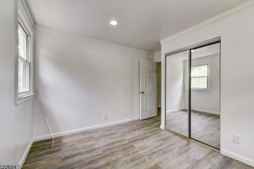124 Camden Rd, Parsippany NJ  07054-3107 exterior