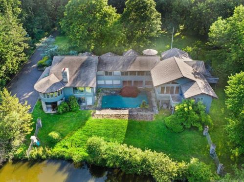 108 Sagamore Trl, New Canaan, CT 06840-6026