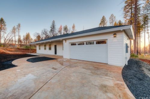 6399 Shade Tree Ln, Paradise, CA 95969-3286