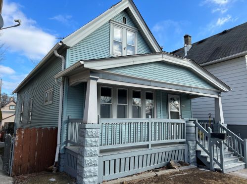 2558 13th St, Milwaukee, WI 53215-3302