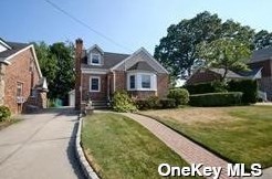 36 Baxter Ave, New Hyde Park, NY 11040-3955