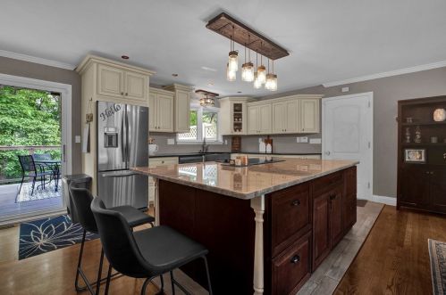 146 Pinebrook Dr, Beaver Falls, PA 15010-1258