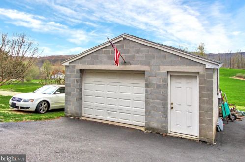 3243 Galen Hall Rd, Swartzville PA  17569-9580 exterior