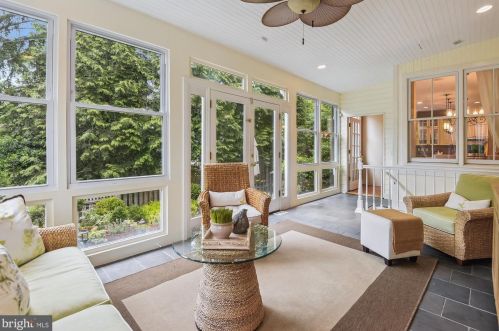 19 Cornwall St, Leesburg VA 20176-2701 exterior